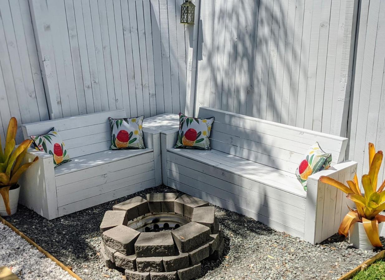 Private Outdoor Spa, Fire Pit, Cinema Room - The Cottage Coolum Beach Kültér fotó