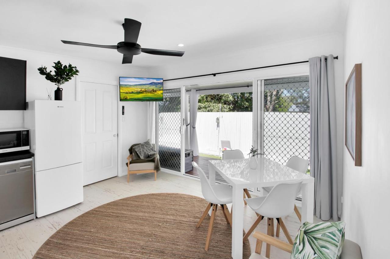 Private Outdoor Spa, Fire Pit, Cinema Room - The Cottage Coolum Beach Kültér fotó