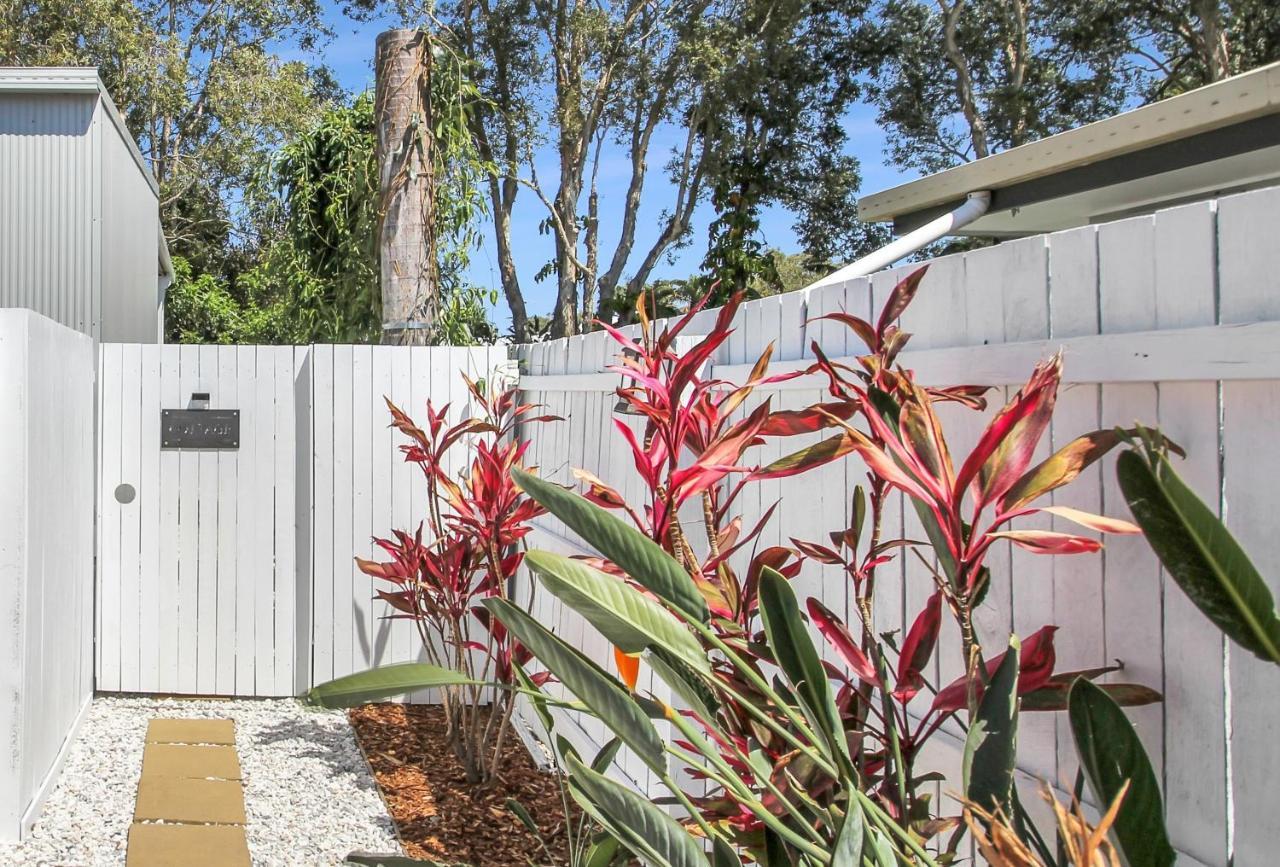 Private Outdoor Spa, Fire Pit, Cinema Room - The Cottage Coolum Beach Kültér fotó