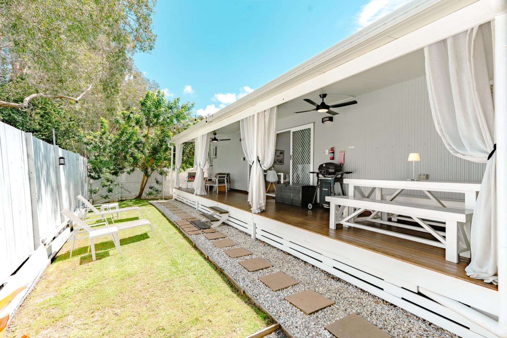Private Outdoor Spa, Fire Pit, Cinema Room - The Cottage Coolum Beach Kültér fotó