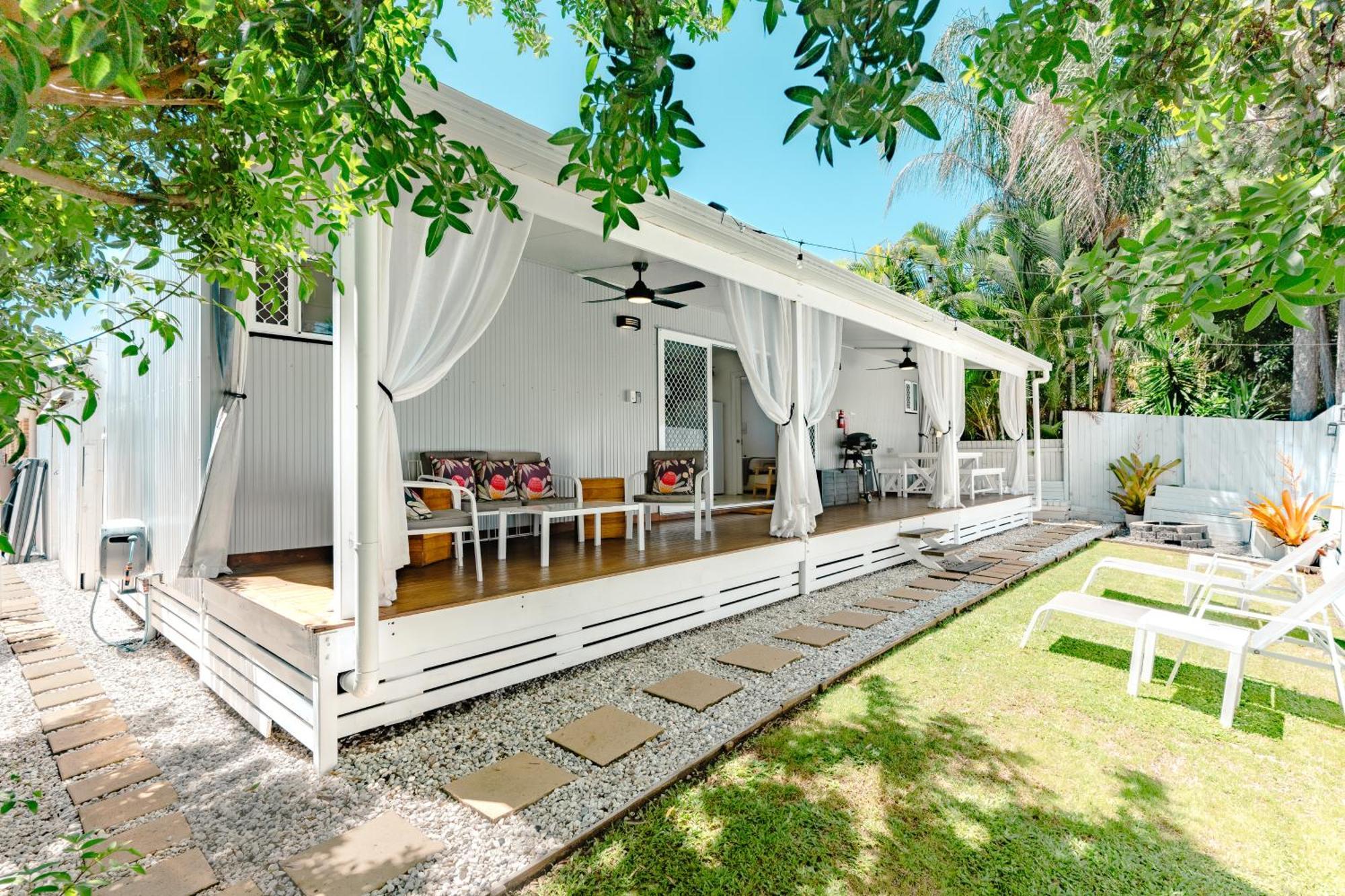 Private Outdoor Spa, Fire Pit, Cinema Room - The Cottage Coolum Beach Kültér fotó
